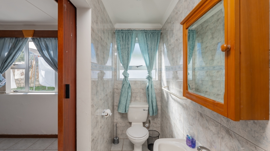 7 Bedroom Property for Sale in Struisbaai Western Cape